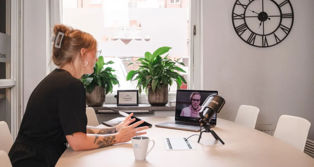 webbutvecklare Cecilia Ljungquist och Cas Raven