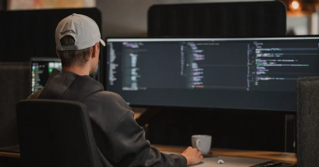 webbutvecklare Albin Johansson på webbyråns kontor i karlstad