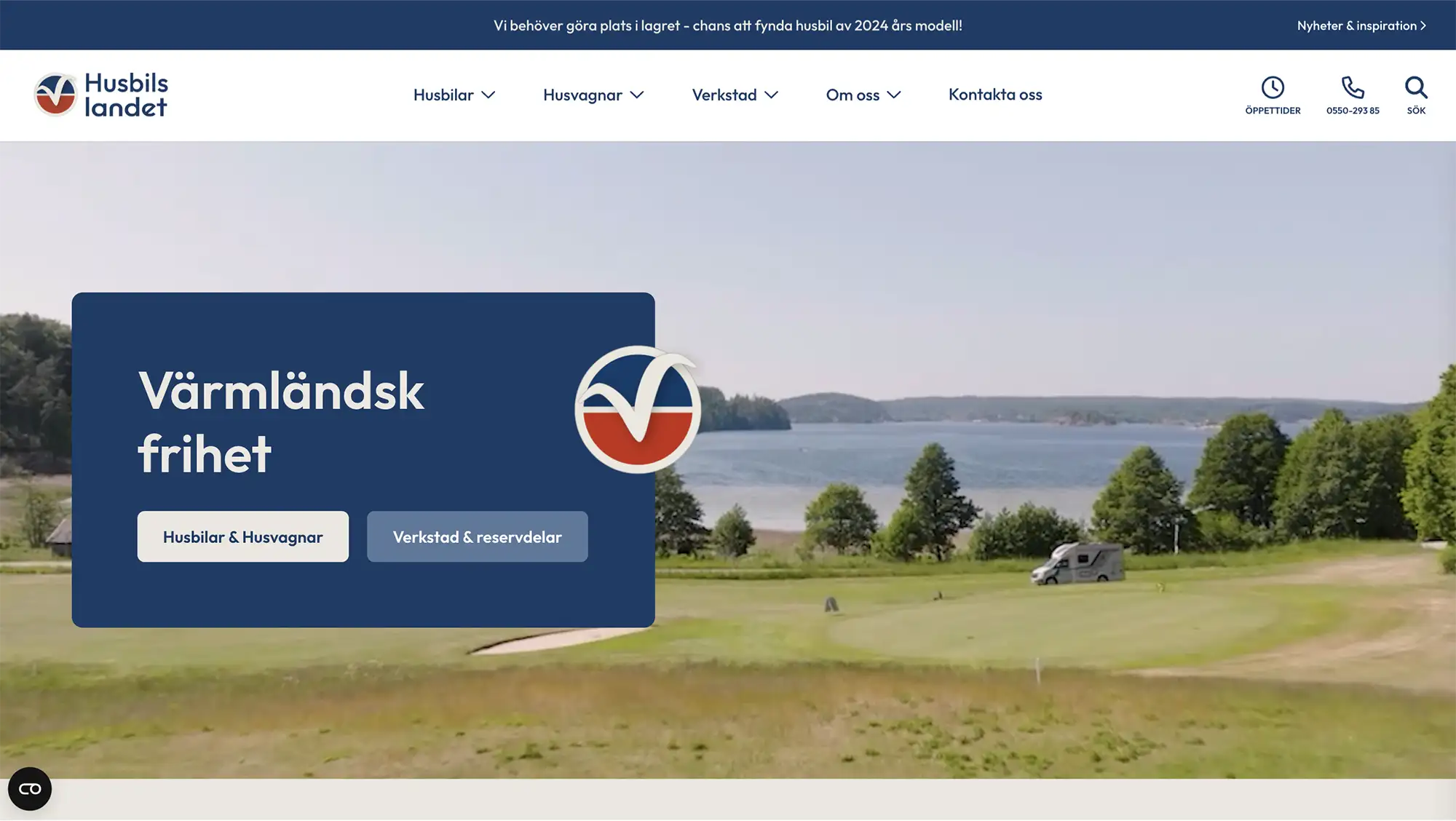 Skärmbild över startsidan på Husbilslandet. En stor hero med bakgrundsfilm samt inforuta med knappar.