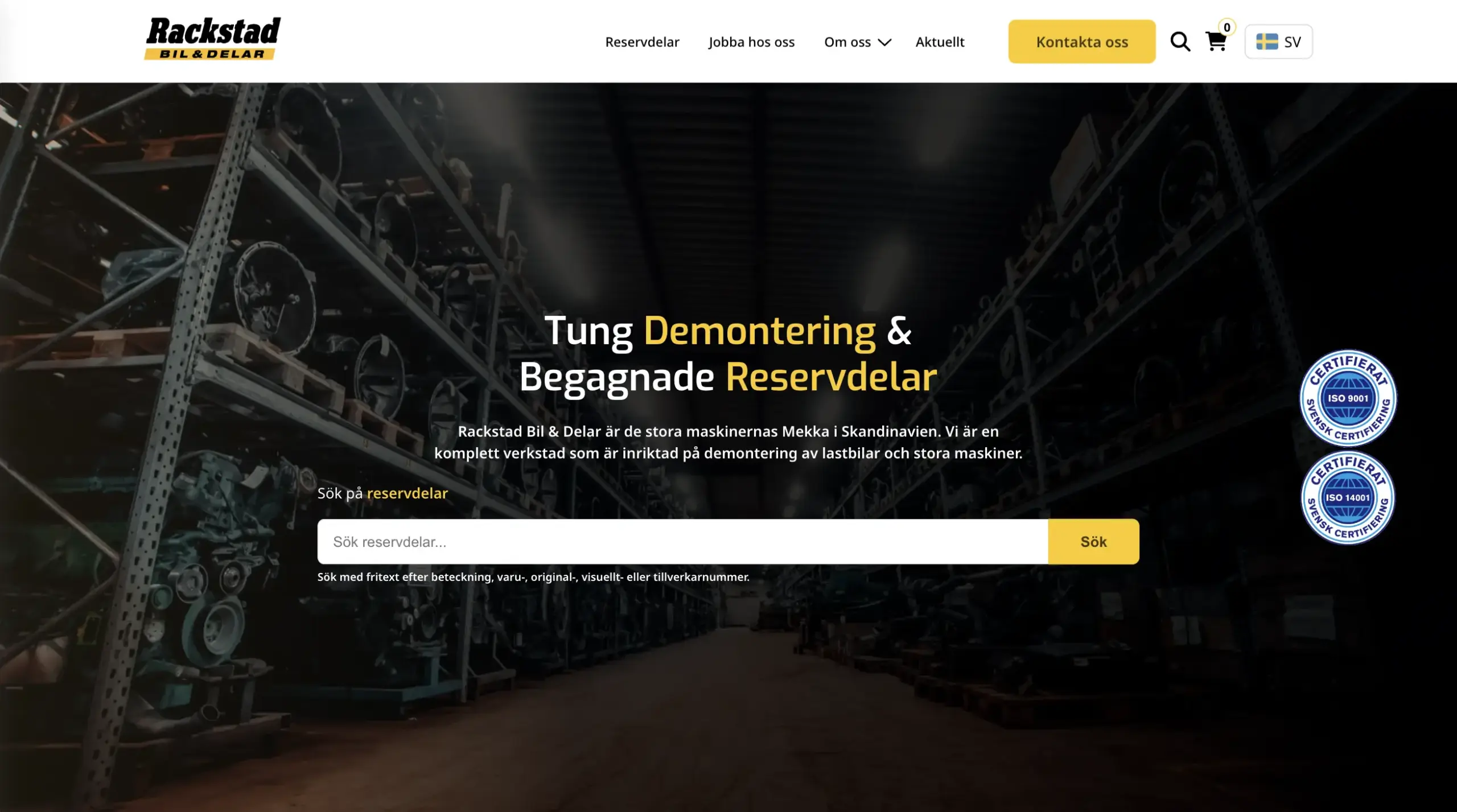 Skärmbild över första sektionen på startsidan för Rackstad Bil & Delar. En mörk overlay på en bild som bakgrund med en sökruta för produkter i mitten.
