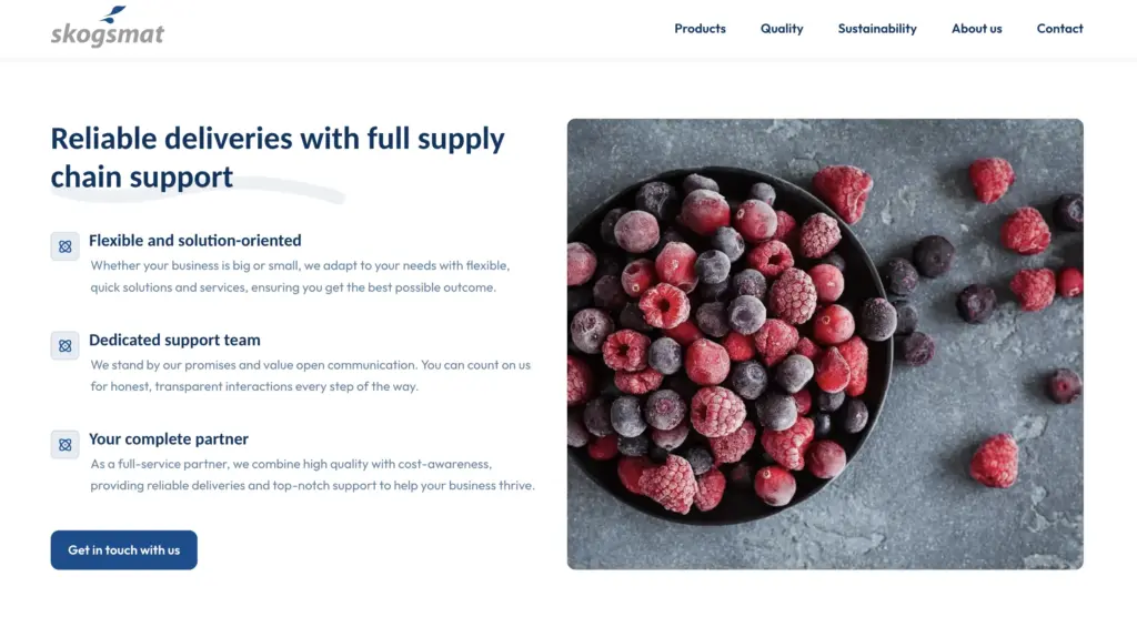 Skärmbild av startsidan på Skogsmat med punktlista och bild på frysta bär.