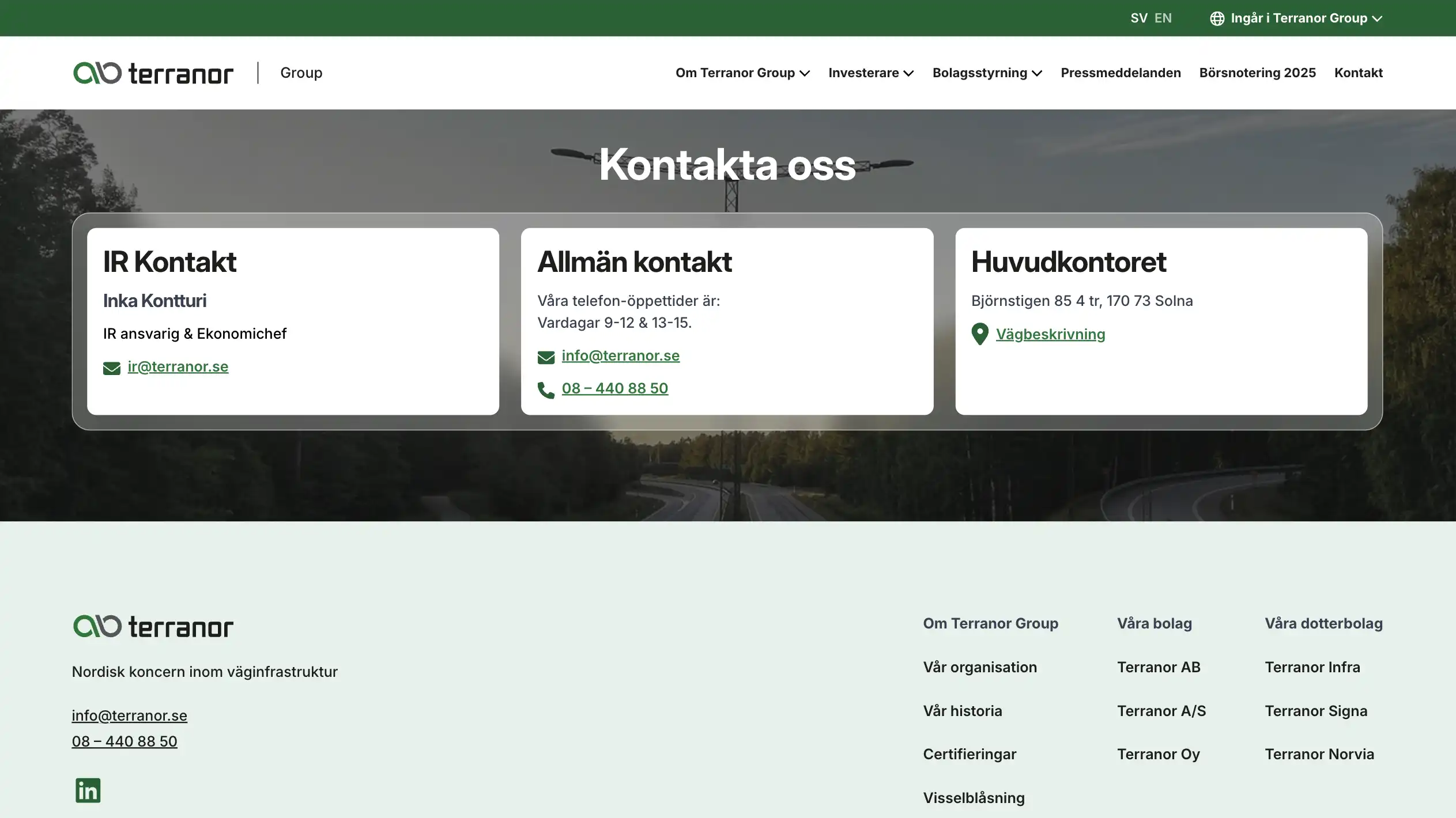 Skärmbild över footer och en sektion med kontaktinformation till de olika kontoren på Terranor Group. Footern har samma ljusgröna färg som resterande boxar på webbplatsen. Kontaktuppgifterna syns på en bild med mörkare overlay, även dessa i boxar.